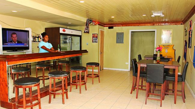 Two Turtles Resort Bahamas George Town Restaurant photo